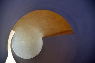 葡萄牙，葡京，贝拉多收藏博物馆，楼梯，抽象，瓷砖，班尼斯特，紫色