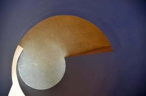 葡萄牙,葡京,贝拉多收藏博物馆,楼梯,抽象,瓷砖,班尼斯特,紫色 葡萄牙,葡京,贝拉多收藏博物馆,楼梯,抽象,瓷砖,班尼斯特,紫色