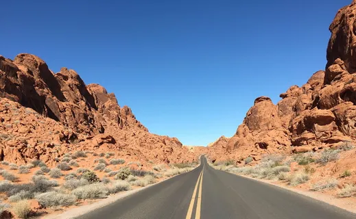 二号,黄色,线沥青路,棕色,岩石悬崖,白天,内华达州,路 二号,黄色,线沥青路,棕色,岩石悬崖,白天,内华达州,路