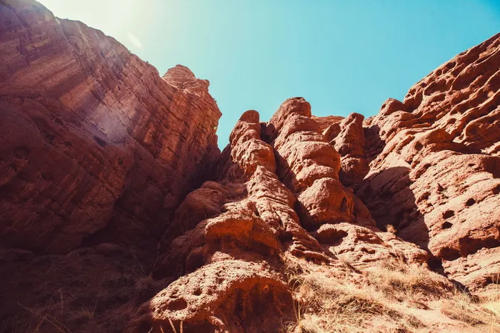 中国，张掖，张掖丹霞国家地质公园停车场，岩石，岩层，岩石-物体，固体，天空