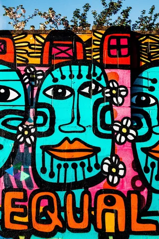 粉红色、青色和橙色涂鸦墙艺术