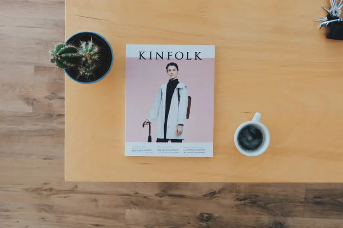 kingfolk海报，旁边，陶瓷，马克杯，桌子，杂志，期刊