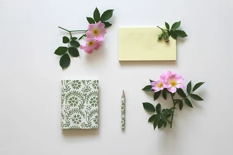 粉色,花瓣花,书,铅笔,notizbiuch,便条,便条,纸 粉色,花瓣花,书,铅笔,notizbiuch,便条,便条,纸