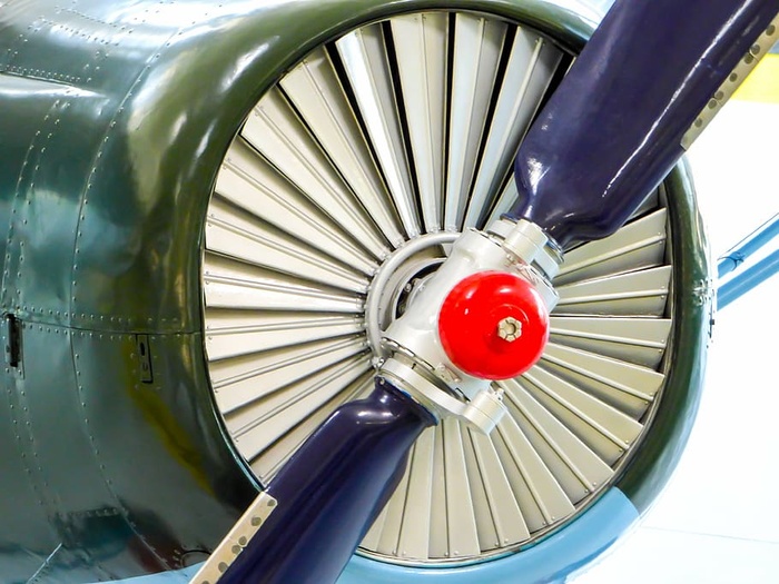 飞机，螺旋桨，飞行，机翼，飞行，运输，金属，红色