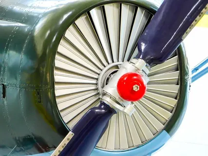 飞机，螺旋桨，飞行，机翼，飞行，运输，金属，红色