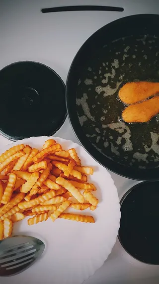 食品和饮料，食品，即食，准备好的土豆，土豆，不健康饮食，薯条，油炸