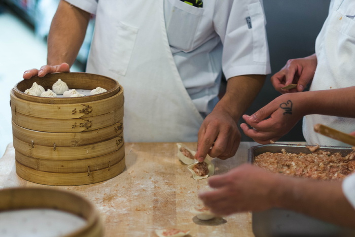 人，抱着，舒迈，棕色，木制，桌子，人，食物