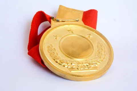 金牌,白色,表面,奖牌,奖项,金牌,成功,成就 金牌,白色,表面,奖牌,奖项,金牌,成功,成就