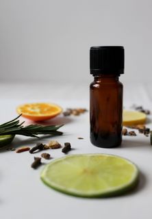 天然化妆品、香水、柠檬、橙子、酸橙、香料、辛辣、美容