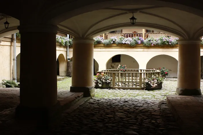 建筑、旅游、城堡、拉脱维亚、游览拉脱维亚、圆柱、户外、拱门