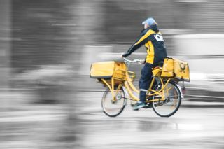 人，骑行，黄色，巡洋舰自行车，运动，邮递员，自行车，道路