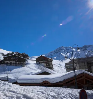法国，瓦尔·索伦斯，小屋，雪，蓝色，阳光，山脉，冬天