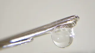 针眼、水滴、金属、特写、室内、无人、工作室拍摄、白色背景