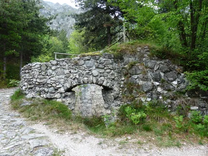 石灰窑,历史,废墟,石灰生产,小径,加达湖自然公园,工厂,树木 石灰窑,历史,废墟,石灰生产,小径,加达湖自然公园,工厂,树木