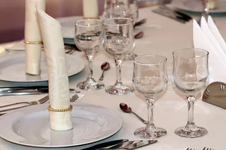 采购产品酒杯，桌子，事件，盘子，玻璃杯，餐具，装饰，玻璃