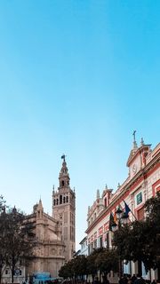 建筑、建筑、塔楼、尖塔、尖塔、城市、城镇、市中心