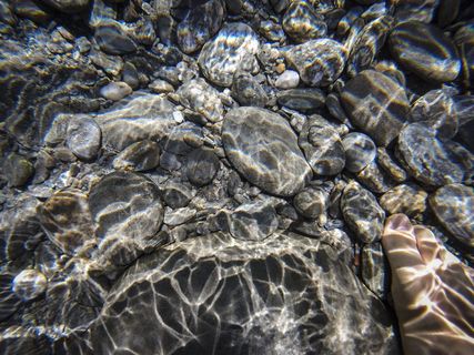 清澈，清澈，水，清澈，彩虹，图案，岩石，大海