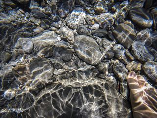 清澈，清澈，水，清澈，彩虹，图案，岩石，大海