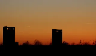 在晚上，日落，天空，红色，建筑，阴影，剪影，建筑