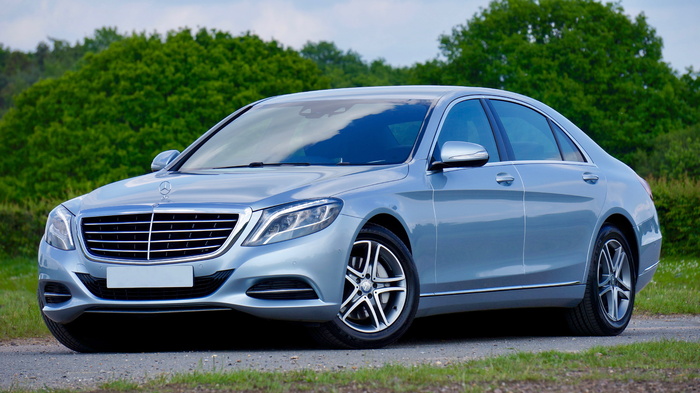 银色梅赛德斯-奔驰s级轿车，停车，铺路，道路，树木，梅赛德斯，汽车，运输