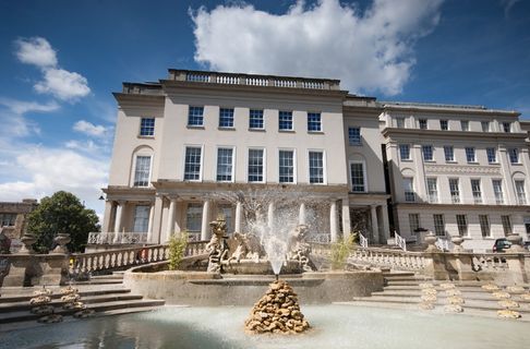 英国切尔滕纳姆，海王星喷泉，foundtain，摄政区，建筑，建筑结构，水