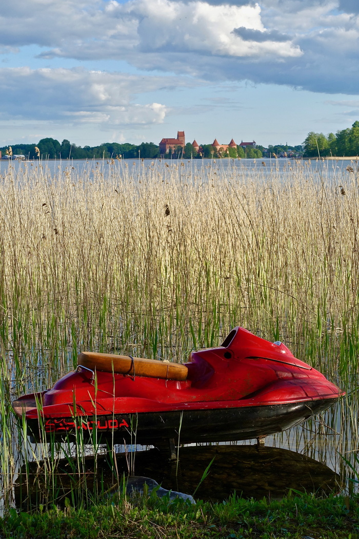jetski、red、reeds、lake、boat、fun、sky、sport