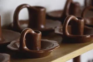 粘土, 枝形吊灯, 没有人, 室内, 木质材料, 前景聚焦, 特写镜头, 选择性聚焦