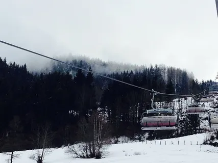 缆车,雪,覆盖,山,缆车,汽车,田野,天空 缆车,雪,覆盖,山,缆车,汽车,田野,天空
