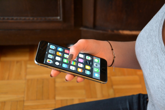 女人，拿着，打开空格，灰色，iphone 6，手机，苹果，iphone