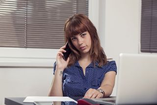 女孩，女性，黑发，纹身，穿孔，工作，工作，桌子