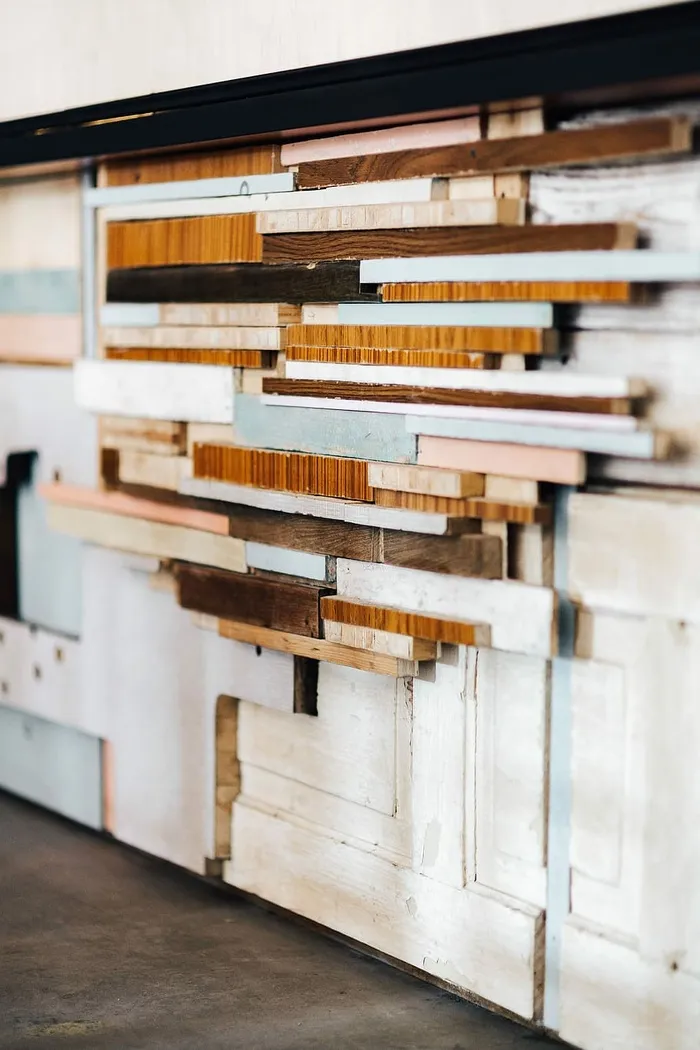 带架子的木制装置