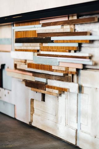 带架子的木制装置