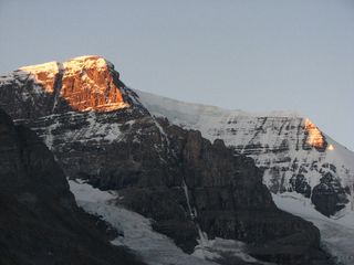 加拿大阿尔伯塔省班夫国家公园的仙女座山峰景观