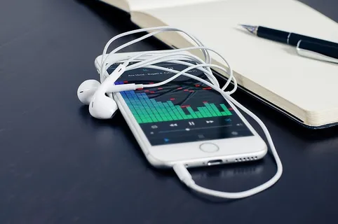 打开银色Iphone 6 打开银色Iphone 6