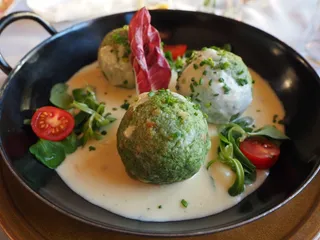 菠菜饺子，饺子，蘑菇奶油酱，面包饺子，好吃，吃，好吃