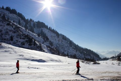 山脉、雪、阿尔贝格、帝王气候、滑雪、低温、冬季、冬季运动 山脉、雪、阿尔贝格、帝王气候、滑雪、低温、冬季、冬季运动