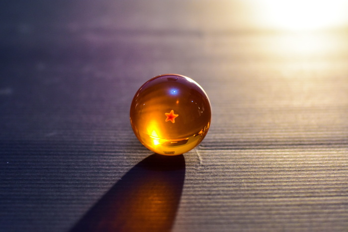 球，龙珠，玩具，球体，桌子，反射，没有人，特写