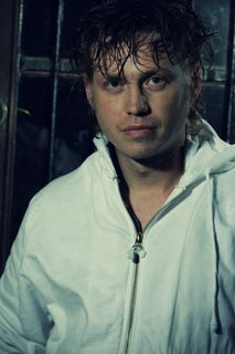 portait，男士，年轻，金发，头发，潮湿，下雨，时尚