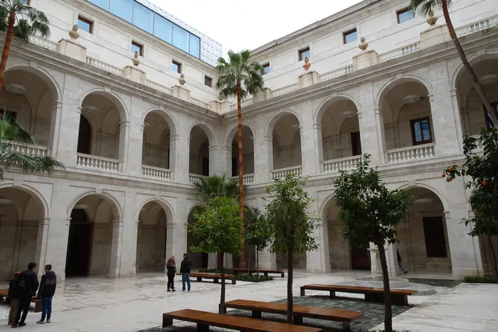 马拉加，市政博物馆，庭院，建筑，建筑结构，拱门，建筑外观，白天