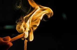 火、点火、燃烧、火焰、打火机、火柴、棍棒、火柴