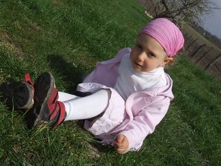 孩子，粉色，冬天，风景，坐在草地上，女孩，快乐