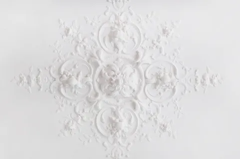 白色花卉装饰、天花板、灰泥、饰条、装饰、古代、建筑、室内