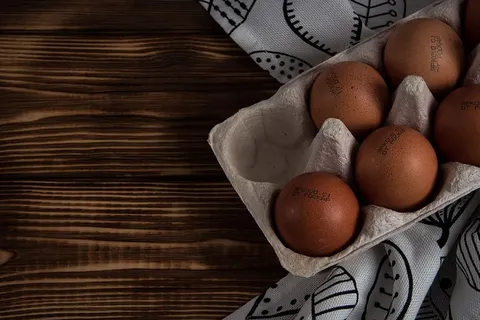 鸡蛋、食品、产品、木制背景、宜家、食品和饮料、棕色、健康