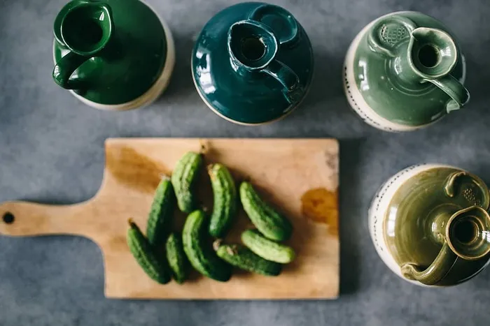 欧芹、黄瓜、青豆和其他绿色植物