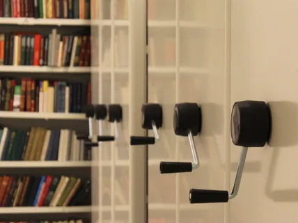 仓库、库存、书籍、书架、钢笔、货架、保险箱、地下室