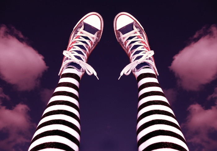 个人，穿着，配对，红黑鞋，鞋，鞋，运动鞋，腿