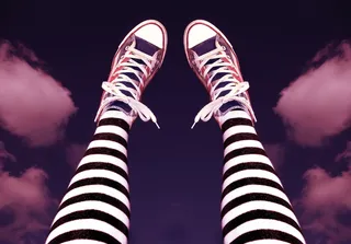 个人，穿着，配对，红黑鞋，鞋，鞋，运动鞋，腿