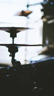 钹、鼓、工具箱、聚焦、模糊、音乐、乐器、前景聚焦 钹、鼓、工具箱、聚焦、模糊、音乐、乐器、前景聚焦