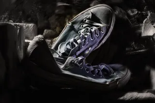 衣服，鞋子，折痕，损坏，废弃，废弃，鞋子，没有人