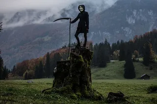 拿着镰刀的仇杀